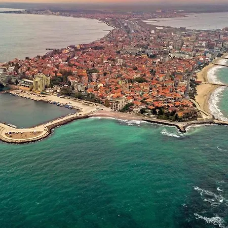 Flower Street Provides With Free Wifi, Air Conditioning * Napospart