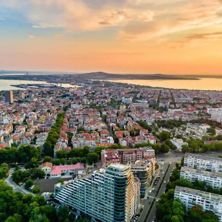 Flower Street Provides With Free Wifi, Air Conditioning * Napospart