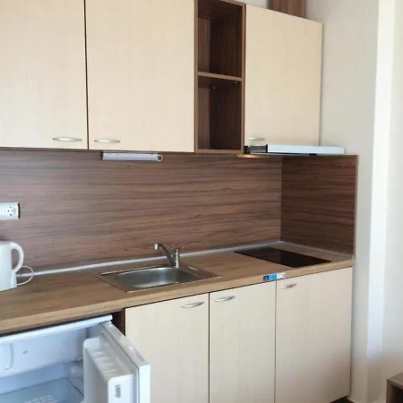 Flower Street Provides With Free Wifi, Air Conditioning *