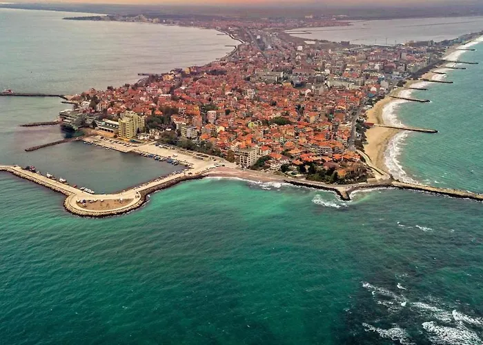 Flower Street Provides With Free Wifi, Air Conditioning * 阳光海滩